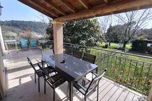 terrasse 1 gîte tournesols ombre bleue du figuier gîtes et chambres d'hôtes avec piscine ardèche