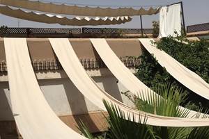IMG_Marrakech _Riad Djebel_ terrasse ensollélé