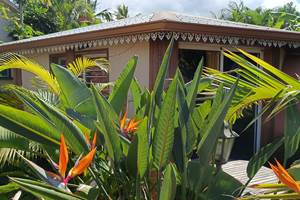 façade-ti-caze-dodo-location-saisonniere-dans-un-jardin-tropical-etang-sale.jpg