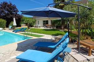 vacances-famille-chambre-hotes-avec-piscine.jpg