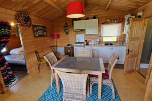 camping-la-perle-creuse-Chalet Mexico-intérieur