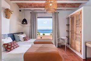 19 Oliveres Patio Chambre 3 double vue mer