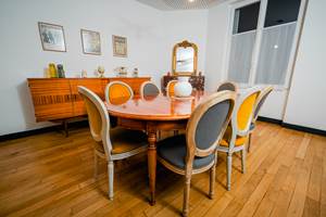 Salle à manger dans maison de charme