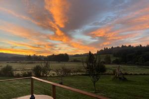 Les terres de la chouette, la Roulotte du Verger depuis sa terrasse