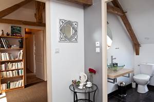 vue de la ch baroque sur bibliotheque et suite familiale