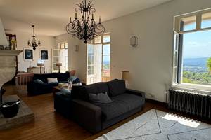 Salon et ouvertures sur facade sud