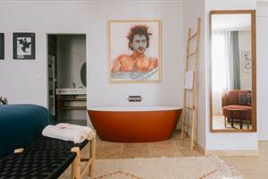 6 BD la baignoire de la suite Royale Marcelle chez Marcelle en Camargue