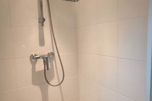 Salle de bain avec douche privative dans une chambre d'hôtes à La Flèche