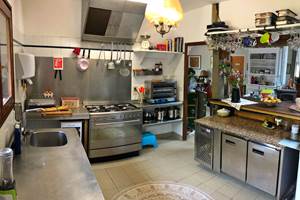 Un cuisine professionnelle équipée pour les grandes familles