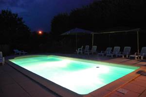le mas richard maison piscine nuit