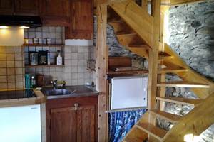 Cuisine bien équipée.