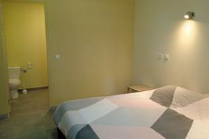 chambre n°2 au rez-de-chaussée, accès PMR