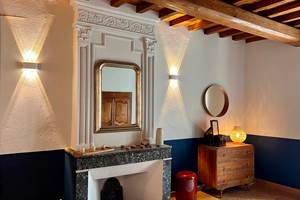 CHAMBRE MARINE-ROUGE 1ER E´TAGE chemine´e MF