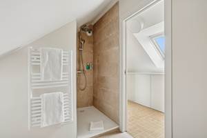 salle-de-bain-chambre-essentielle-douche-hotel-arradon