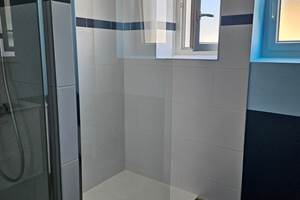 Le Quai d'Neuf — Gîte de groupe en Creuse (15 personnes) - Salle d'eau double douche à l'étage