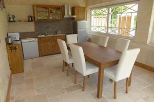 les-Doucins-et-Spa-Gîte-6-personnes-cuisine