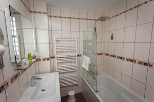 Hostellerie du grand duc salle de bain 8