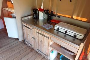 camping-la-perle-creuse-tente safari-2personnes-Tennessee-cuisine