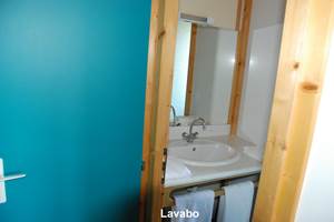 Les Chalets de la Margeride: Le lavabo de la salle d'eau