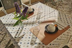 Table petit déjeuner extérieur