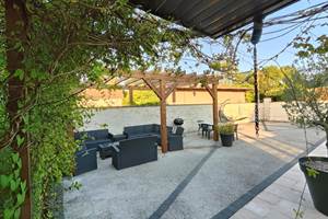 vaste-terrasse-couvignon-proche-nigloland