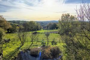 vue-panoramique-mare-campagne-gite-panoramique-centres-aveyron
