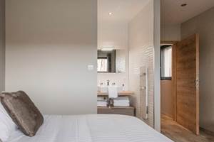 chambre 2 avec douche