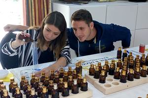 En DUO :  Atelier de Création d'un Parfum Soliflore à l'Aveugle en Privé avec les fameuses "Bulles magiques des Vilains"