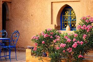 Sur la terrasse de l'auberge