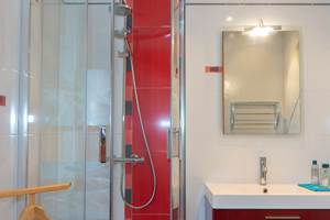 salle de bain vasques - gel douche  et shampoing  de courtoisie