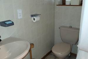 chambre 2 avec cabinet de toilette