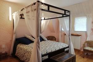 Les bois de Saint-Auvent, chambre les oiseaux, grand lit