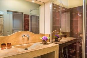 DOUCHE A L'ITALIENNE DANS LA CHAMBRE PRUNE