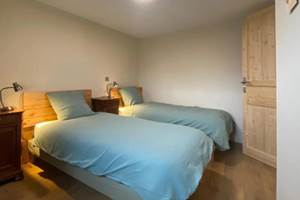 chambre sous les toits avec vue  lit double chambre montagne  chambre familiale deux lits simples