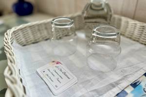 Carafe, verres.