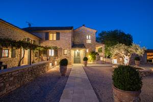 L'entrée principale de la Serre des Mourgues