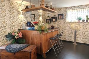 Ce beau bar attends de vous voir faire tchin !