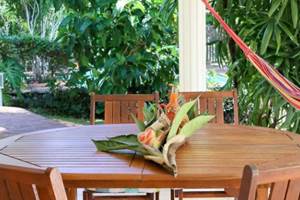 Gite-Bananier-terrasse-repas