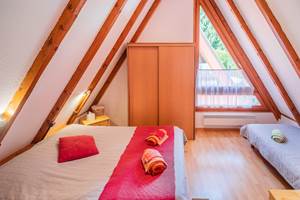 La chambre en mezzanine à l'étage