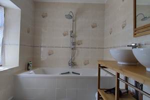 Domaine les garrigues Salle de bain dans le Pigeonnier (3)