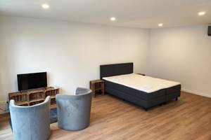 Lit 160 cm confortable et coin tv/salon/lecture