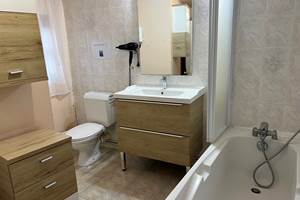 Salle de bain et WC annexe