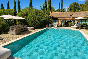 La Piscine du Mas, au coeur d'un écrin de verdure
