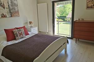 Chambre double dans une villa gîte, vallée de la Dordogne