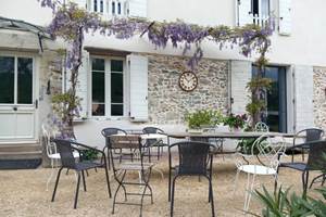 repas-exterieur-gite-les-tilleuls-de-saint-jean