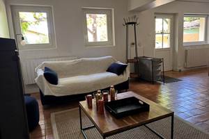 salon-canapé-location-maison-vacances-charly-proche-lyon