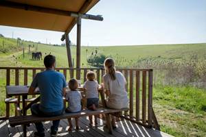 famille terrasse sunshine ferme du hitton
