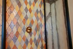 La douche de l'espace sauna du gîte "La Tourelle du château"