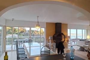 Grande salle à manger ouverte villa Cannes