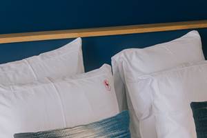 6 BD lit Kipli en 180 pour une nuit sereine dans la suite Royale Marcelle